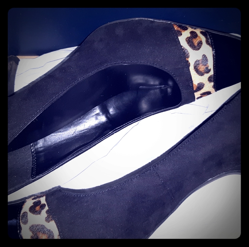 DRESSBARN SIZE 10 CHEETAH STRIP HEELS